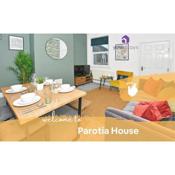 Parotia House by YourStays, A modern, colourful 3 bed house, lovely feel, super location, free parking, BOOK NOW!