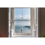 Pier View - beautiful sea view apartment in Deal