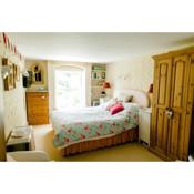 Plovers Cottage Garden View Bedroom with Private Entrance
