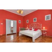 Pula city center big apartment with private parking