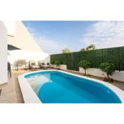 RH- Unwind at Marbella Villas with private pool, Mina al Arab
