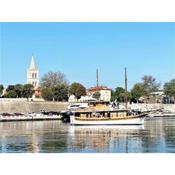Rhythm Floating Hostel - Zadar