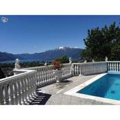 Romantic holiday home with a fantastic view of Lake Maggiore and the pool