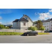 Romslig leilighet i stor villa i Narvik