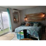 Room in Guest room - logement prive cosy et chaleureux equipe dune Chambre Avec Spasauna