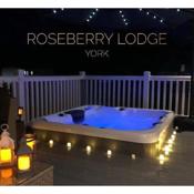 Roseberry Lodge with Hot Tub
