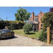 Rosebud Cottage in Shropshire with private drive & garden