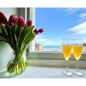 Sea views, beachfront, kid & pet friendly at The Lookout Broadstairs