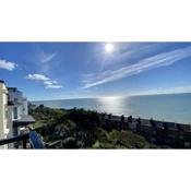 Seascape - 2 bedroom flat with panoramic sea views