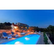 Seaside luxury villa with a swimming pool Cove Siroka, Ciovo - 11749