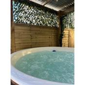 Sèid Bò - Sleeps 6 - NEW Private 6 Person HotTub Available