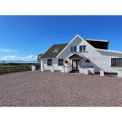 Self Catering Spacious open plan 3 bed apartment with sea views