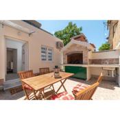 Small private house with a terrace in Trogir
