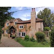 Spacious, 1790's Beckfords Cottage by the forest