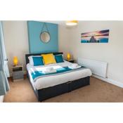 Spacious 2 Bedroom House, Sleeps 6, Free Wifi, Parking and Garden in Cheltenham