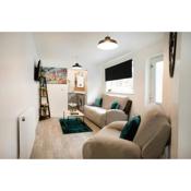 Spacious 2 BR Apartments - 5 mins from QMC, Universities and City Centre!
