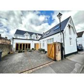 Spacious 3 Bed Retreat in Windsor,Private Parking