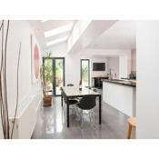Spacious 4 Bedroom Character Home in Pontcanna
