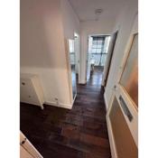 Spacious and central newly refurbished 3 bedroom flat