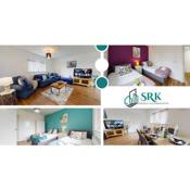 Spacious Apt Ideal for Families with 2 Parking Spaces by SRK Accommodation