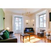 Spacious, Bright and Newly Renovated 2 Bedroom Apartment, Lisbon Historical Center, Madragoa
