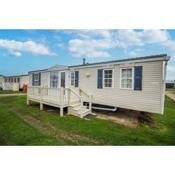 Spacious caravan on the Suffolk coast with outside decking too! ref 20044BS