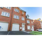 Spacious Contractor House for Large Groups - Private Parking by Liverpool Short Stay