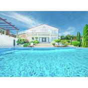 Spacious detached villa with pool near Pula with sea view
