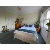 Spacious Leafy 2 Bed, Close to Central