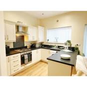 Spacious Liverpool Townhouse - the place to stay for work or play!