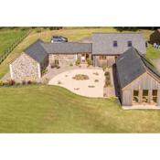 Spacious Luxury barn conversion - next to Tarka Trail cycle path