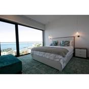 Spacious luxury holiday apartment with a great view, Funchal, free wifi and parking