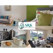 SRK - Chalet House near Town with Large Garden by Srk Serviced Accommodation