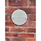 Stadium Cottage- Parking, Wi-Fi, minutes to Stadium & City Centre