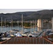 Studio Apartment in Trogir with Sea View, Terrace, Air Conditioning, Wi-Fi (3788-1)