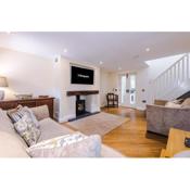 Stunning 3-bed cottage in Beeston by 53 Degrees Property, ideal for Families & Groups, Great Location - Sleeps 6