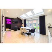 Stunning 4 Bed House with Cinema Room & Parking