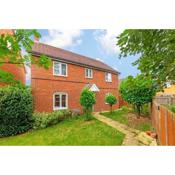 Stunning 5-Bed Detached House in Bedford