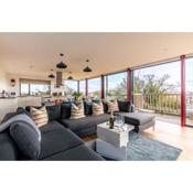 Stunning 5 Bedroom Home with Garden & Panoramic Views!
