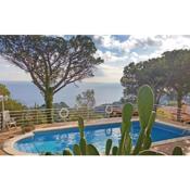 Stunning home in Blanes with 4 Bedrooms and Outdoor swimming pool