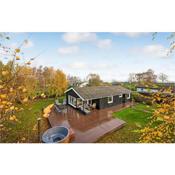 Stunning home in Juelsminde with WiFi, 3 Bedrooms and Sauna