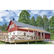 Stunning home in Lngserud with 3 Bedrooms, Sauna and WiFi