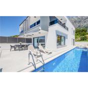 Stunning home in Makarska with 3 Bedrooms, Jacuzzi and WiFi