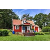 Stunning home in Sturkö with Sauna and 2 Bedrooms