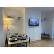 Stylish 3 bedroom flat with free parking