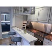 Stylish Getaway - Renovated 1BR Apartment with Pool & Tennis
