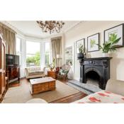Stylish Victorian Apartment close to the Botanical gardens, Free parking!