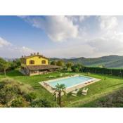 Stylish Villa in Piandimeleto with Swimming Pool