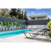 Stylish Voula Apartment with pool close to Kavouri Beach