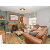 Sunshine Cottage Tideswell, Games room included.